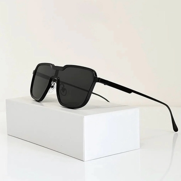 NEW! Titanium Alloy Sunglasses in black with Sunglasses Case